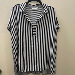 1X black and white blouse